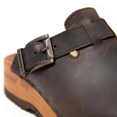 leon, clogs herren mit biegsamer nachhaltiger holzsohle, farbe: caffe-braun, holzclogs woody, woody schuhe, woody shoes, handgemachte holzschuhe aus österreich, kärnten