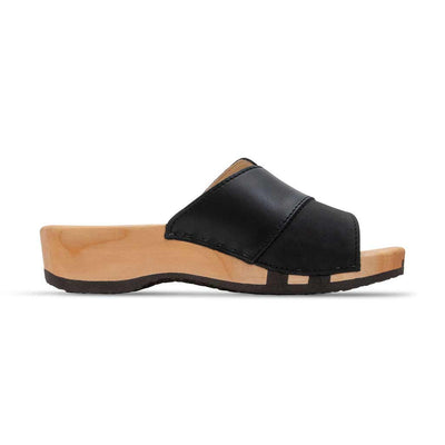 modell-lucy-farbe: nero-schwarz_clogs pantoletten damen mit biegsamer nachhaltiger weidenholzsohle, holzclogs woody, woody schuhe, woody shoes, handgemachte holzschuhe aus österreich, kärnten