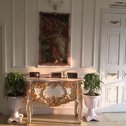 Commode with symmetric decor