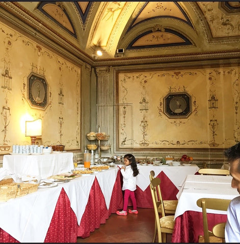 Breakfast room with frescoes