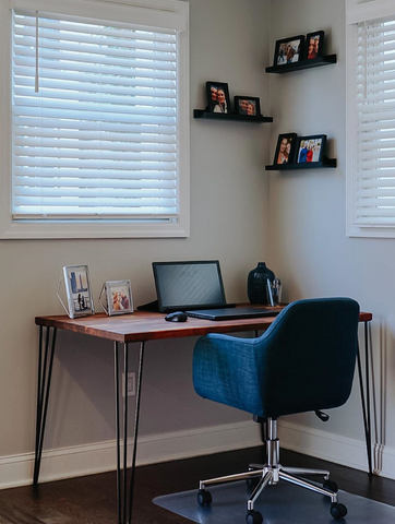 Desk with hairpin legs