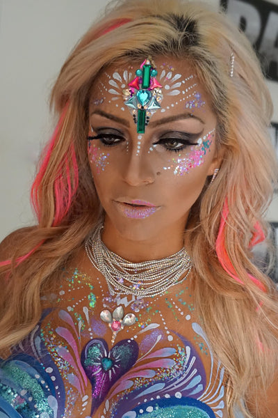 festival jewels, pink festival glitter gel and face gems and body painting created by by @jamiejanettart 