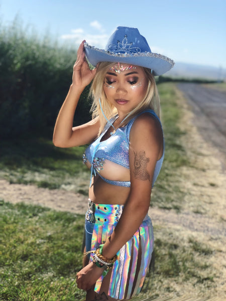@kianas.gram wearing blue outfit at Paradiso with blue cowboy hat