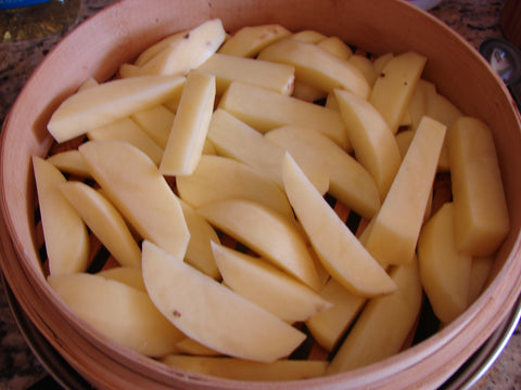 photo of the sliced potatoes in a steamer