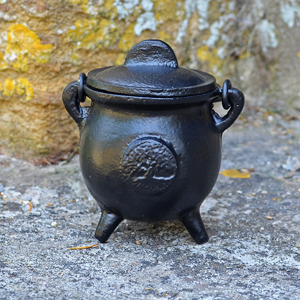 One Size something different 11cm Cast Iron Cauldron With Triple Moon Black