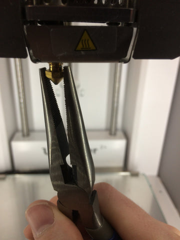 New Ultimaker 2+ nozzle with pliers