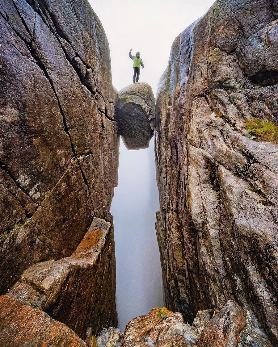 Suspended Boulder in Lysefjord Norway | Epic Photography