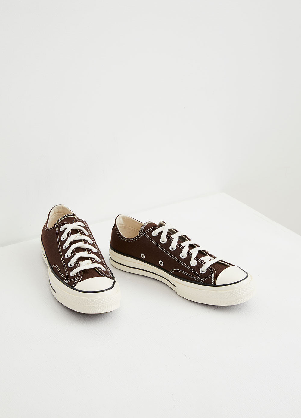 converse dark root low