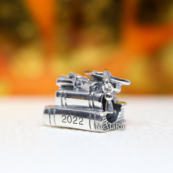 2022 Graduation Charm 790790C00 - vatlieuinphun