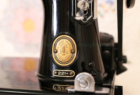 Singer Featherweight 221- Emblem