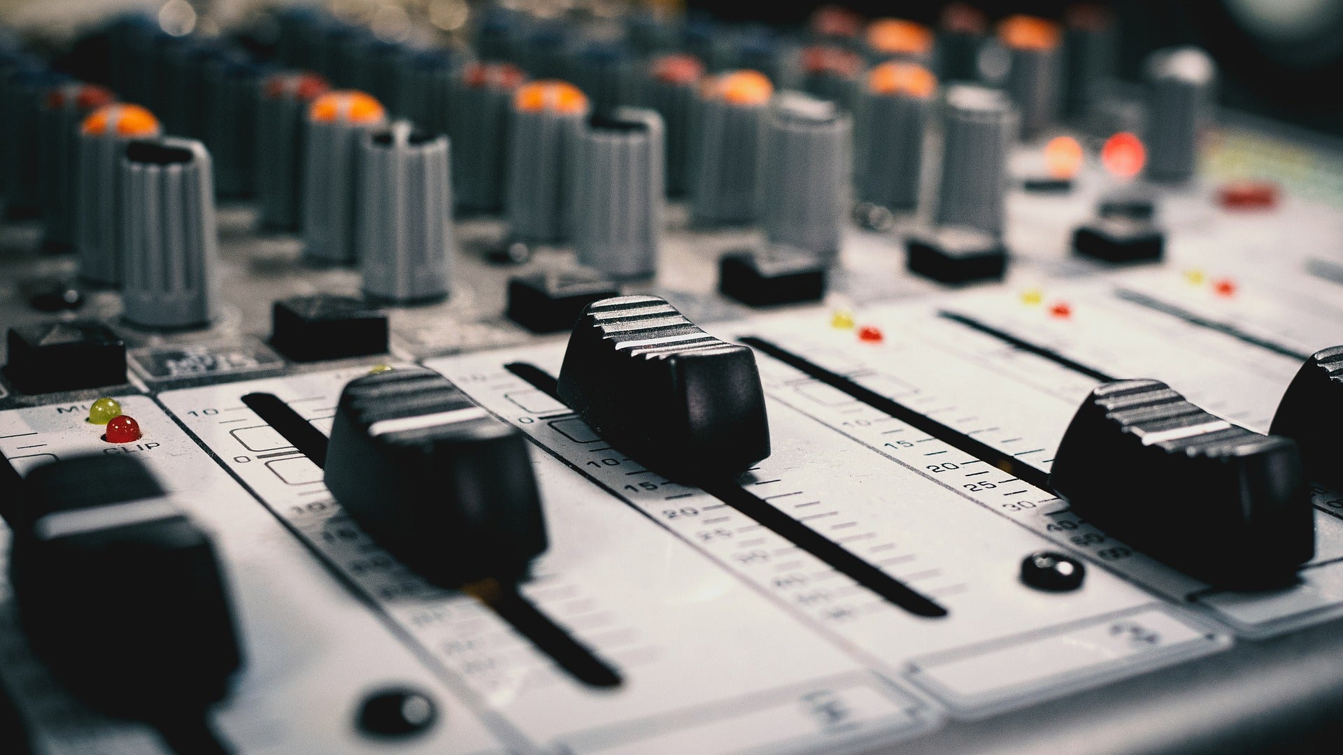 Beginners Guide: How Music Mixing Works For Incredible Mixes]