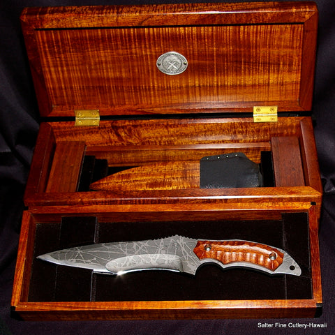 Collectible knife with sheath in two-layer presentation box