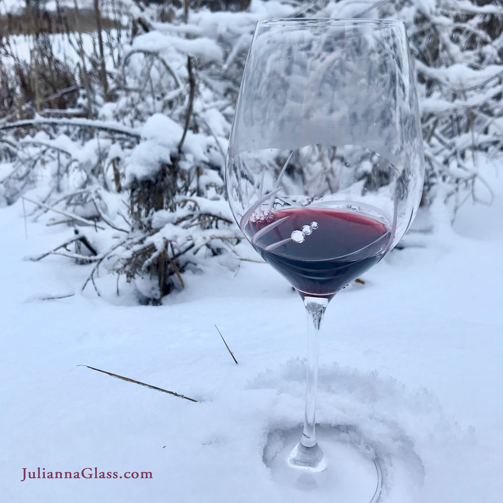 julianna-glass-breeze-wine-glass