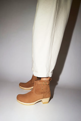 Leather Clog Buckle Boot on Mid Heel 