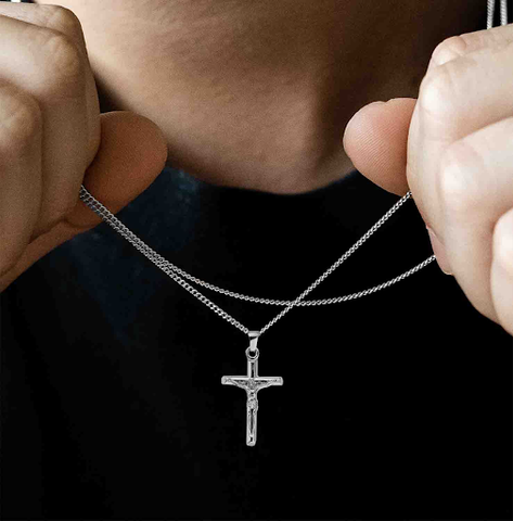 Using the cross as a personal adornment has been en voguesince the