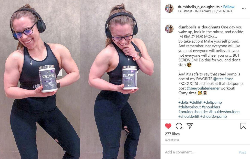 dumbbells_n_doughnuts wears her umizato blue light blocking glasses while doing her workout