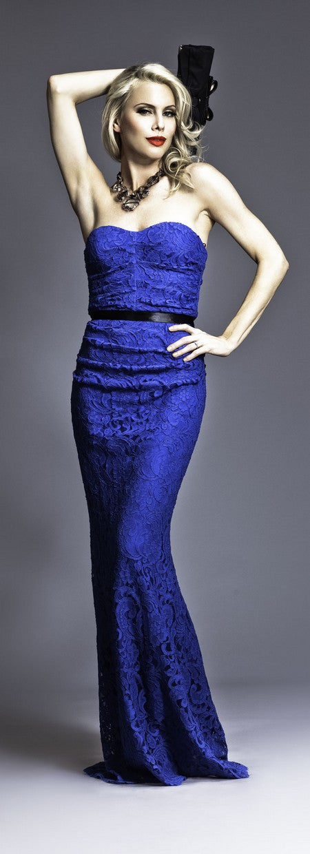 Trumpet Cut Lace Floor Length Gown With Sweetheart Cut Neckline
