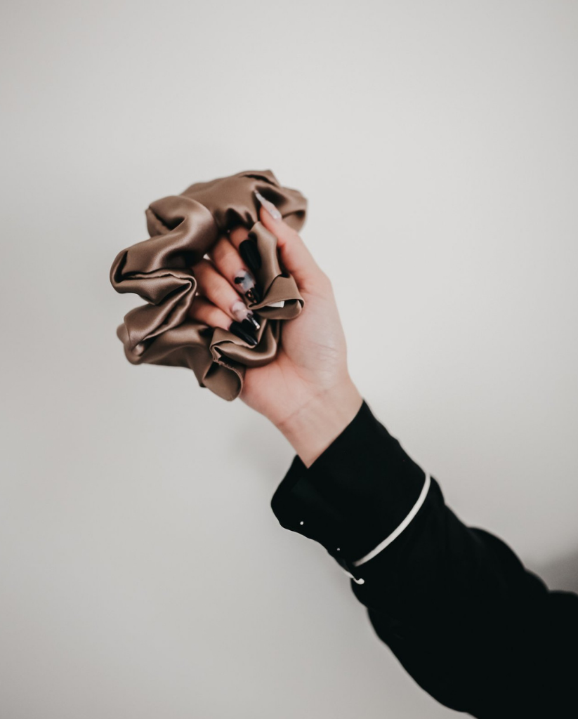 100% Silk Oeko-Tex Scrunchie - Sand