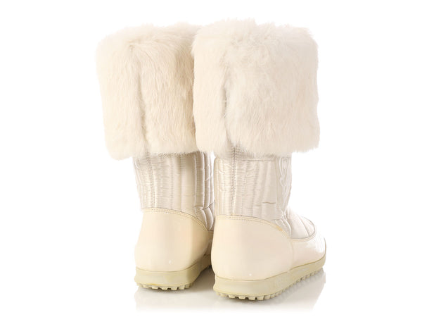 white gucci boots with fur