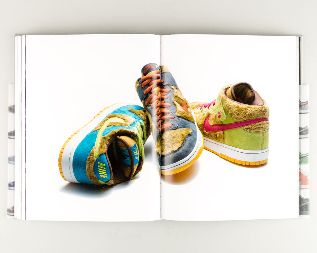 Robar a autobiografía Mecánicamente Nike SB: The Dunk Book | Village. Leeds, UK
