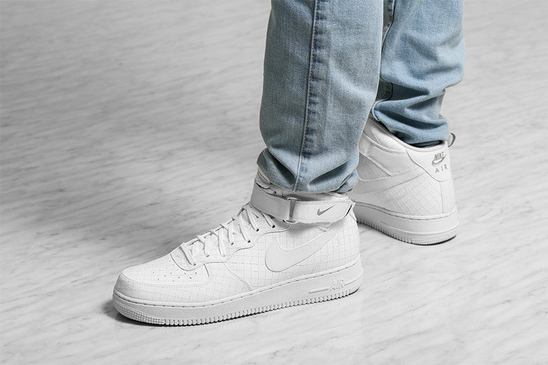 nike air force 1 white with jeans