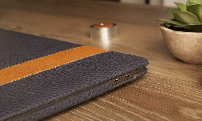 MacBook Pro 16 Leather Suit