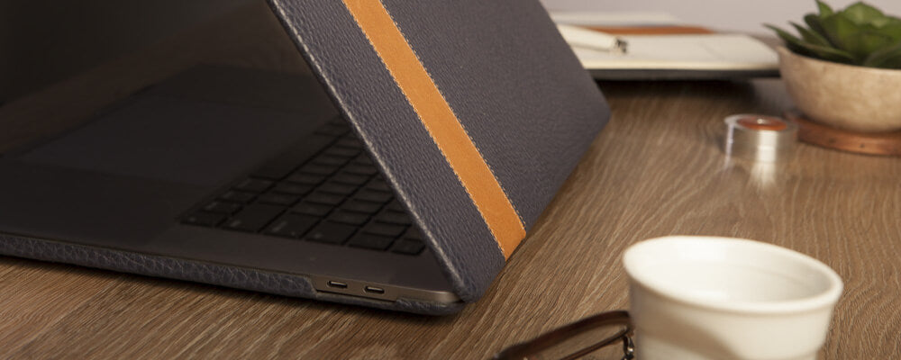 MacBook Pro 16 Leather Suit
