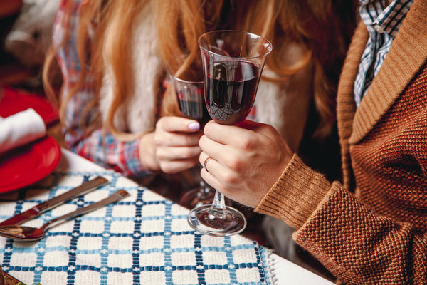 holidays-drinks wine cheers