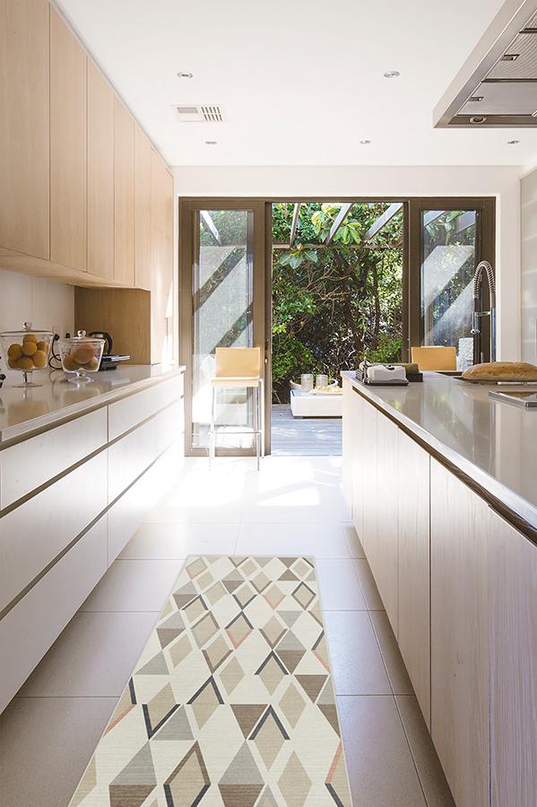 Machine Washable 2.5'x7' Pico Diamond Sandstone Rug