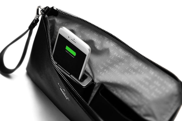 Phone charging in black Everpurse handbag