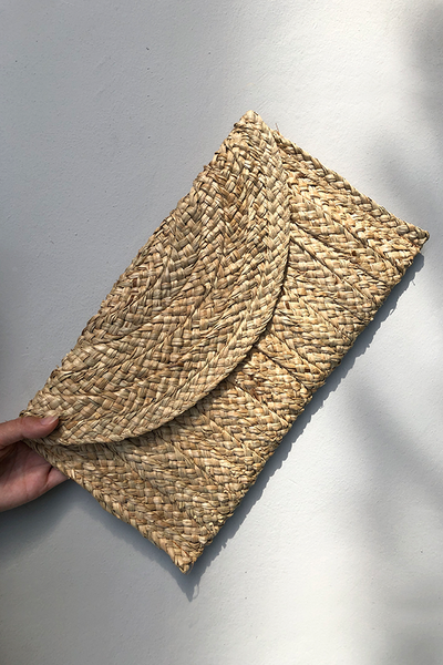 woven straw clutch bag