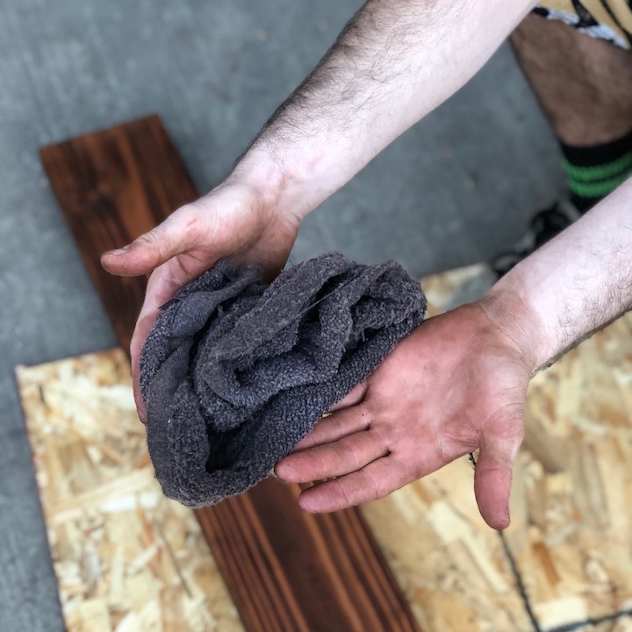 How to Remove Wood Stain From Your Hands