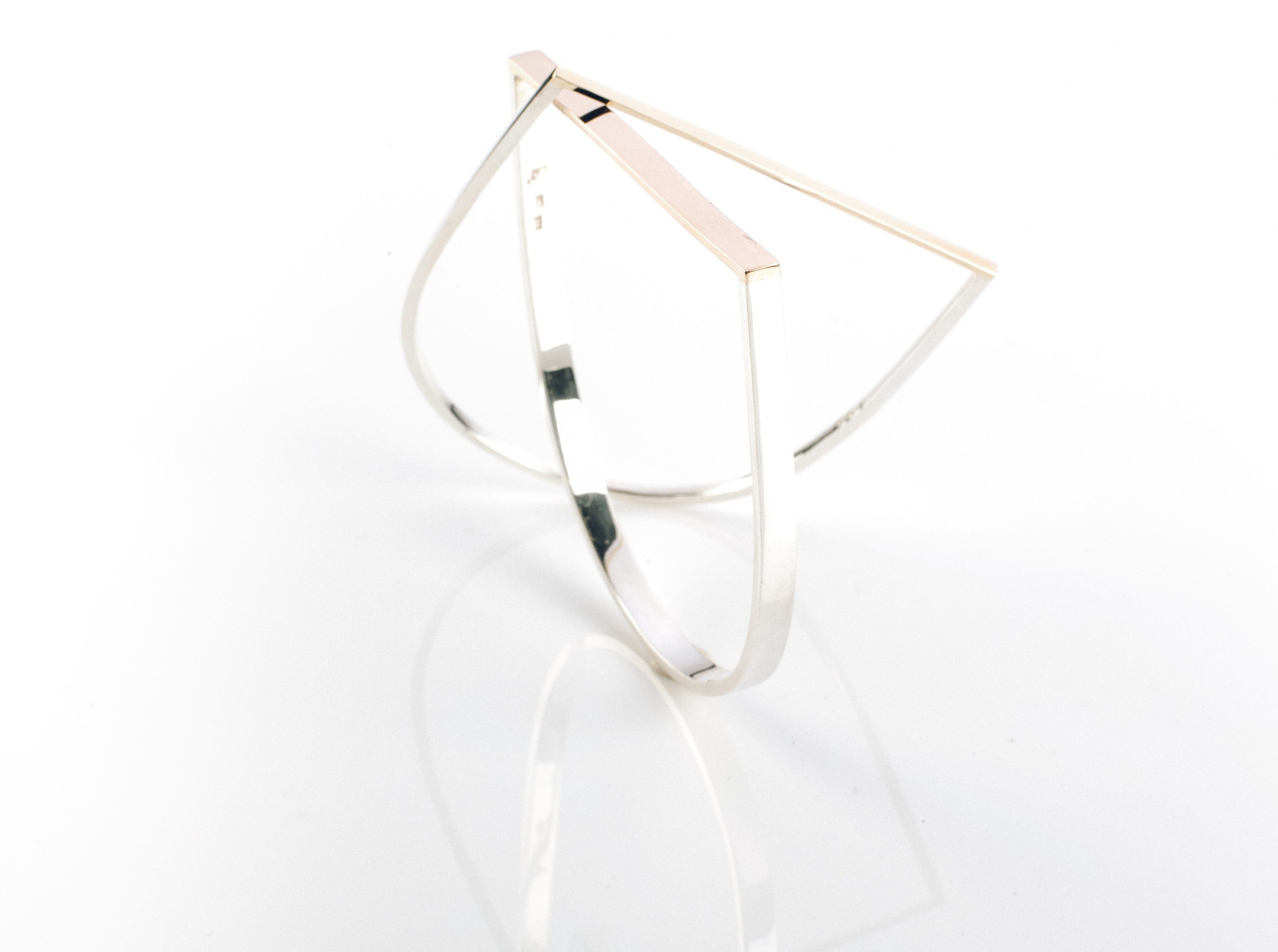 Flat-top bangle fine
