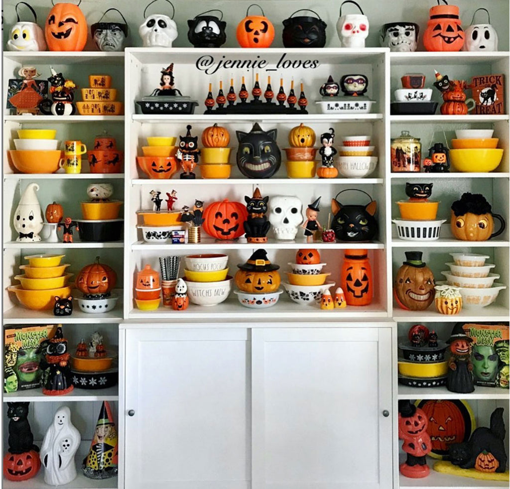 Jennie's Vintage Pyrex Halloween Display - wide shot