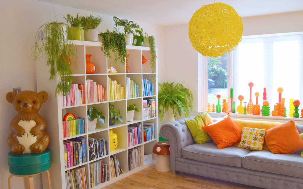 House Tour - Sophie's colourful books rainbow shelfie