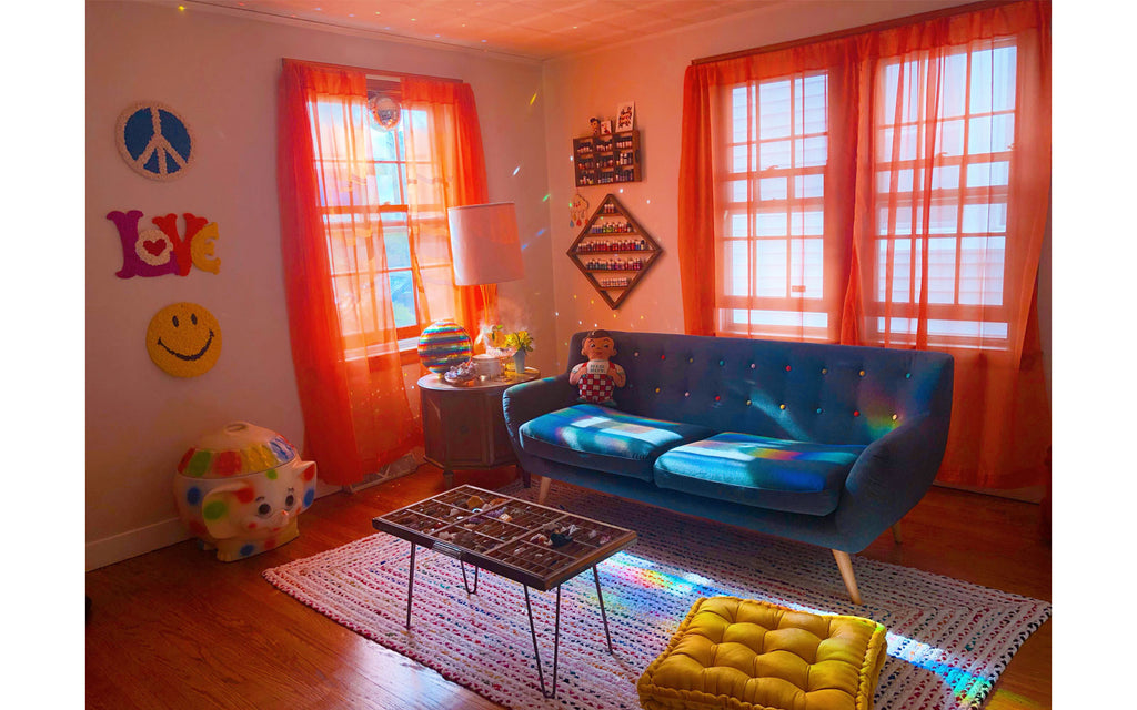 House Tour: Vanessa's vintage colourful living room