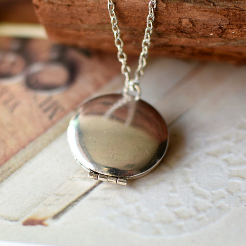 Eyes of an Owl Necklace Aromatherapy Locket