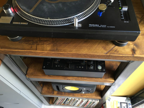 technics 1210/vinyl DJ stand