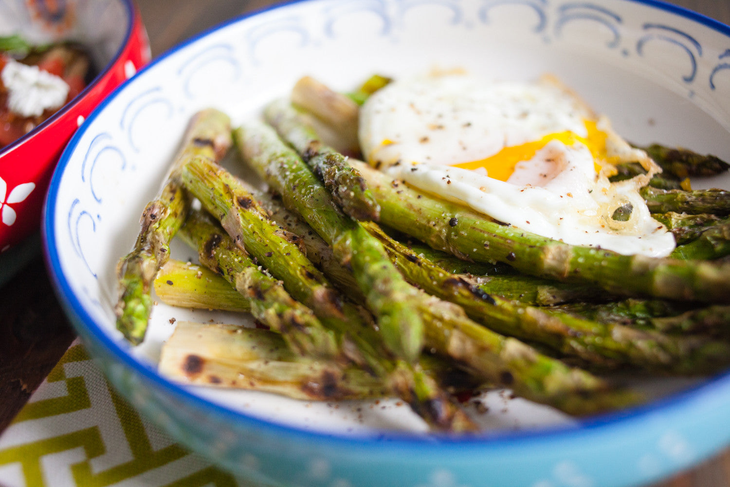 Summer Salad: Grilled Asparagus with Fried Egg