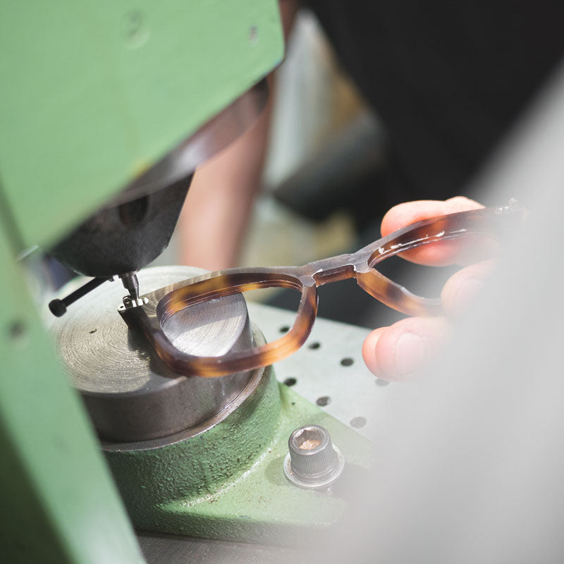 Attaching-spectacle-frame-hinges-using-rivets-and-green-riveting-machine