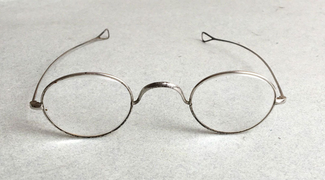 Old fashioned glasses frame with loop ends