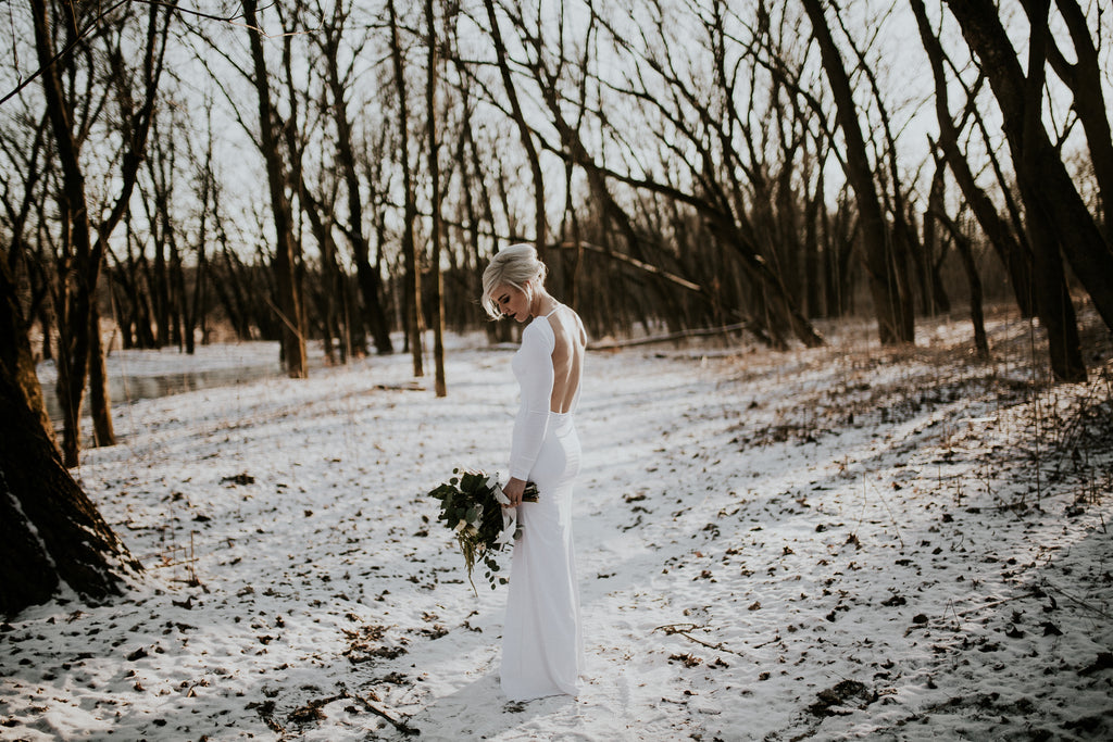 white bridal bouquet