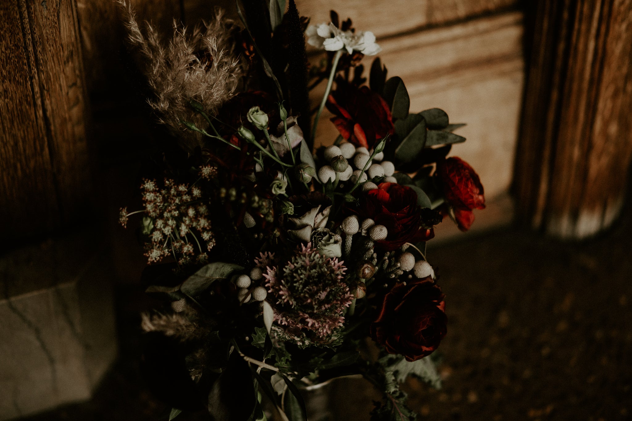 dark bridal bouquet