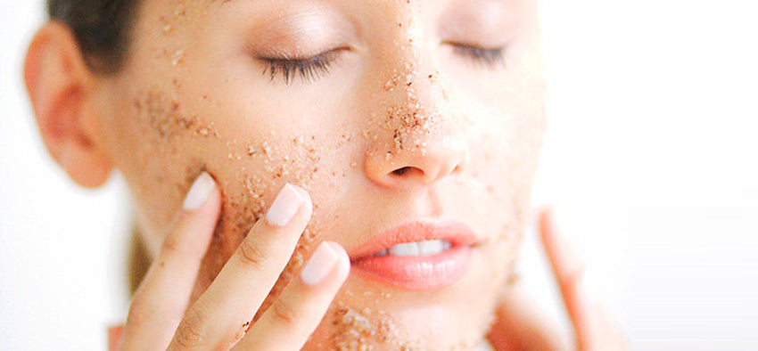 beneficios de exfoliar la piel facial