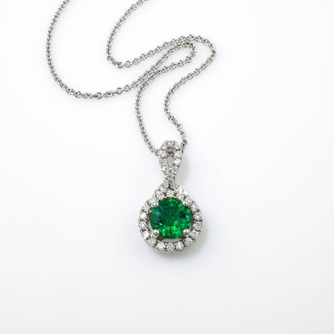 Emerald Pendant Fall Jewelry Trend
