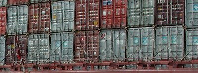 Containers lashed with lashing rods