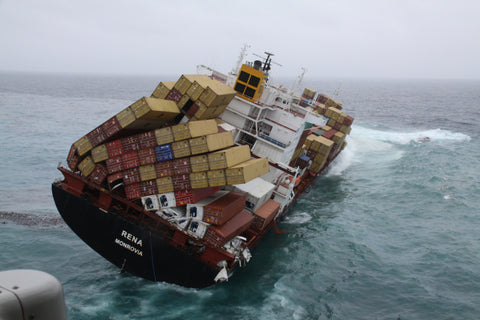 MV Rena loses 900 shipping containers