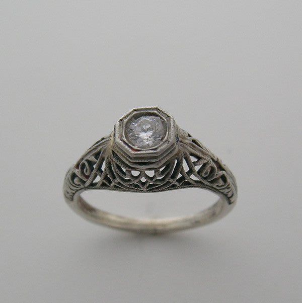 Antique pretty ring setting deco style
