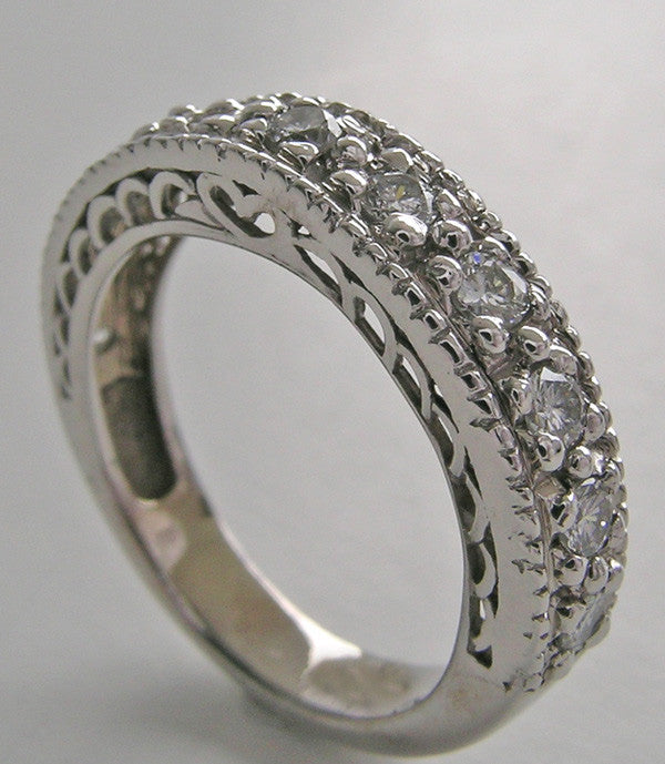 DIAMOND HEART MOTIF WEDDING RING