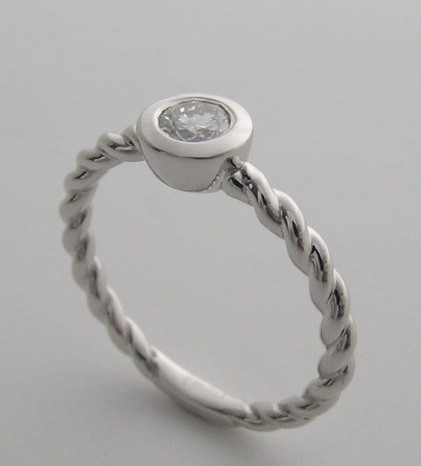 14K WHITE GOLD DIAMOND RING TWIST DESIGN TDW 0.25 CT.,